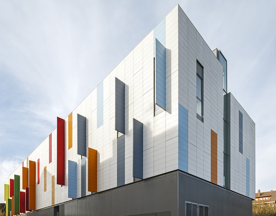 Vertical Wood Panel Facade Ever Art Wood - Timber Look Aluminium ...