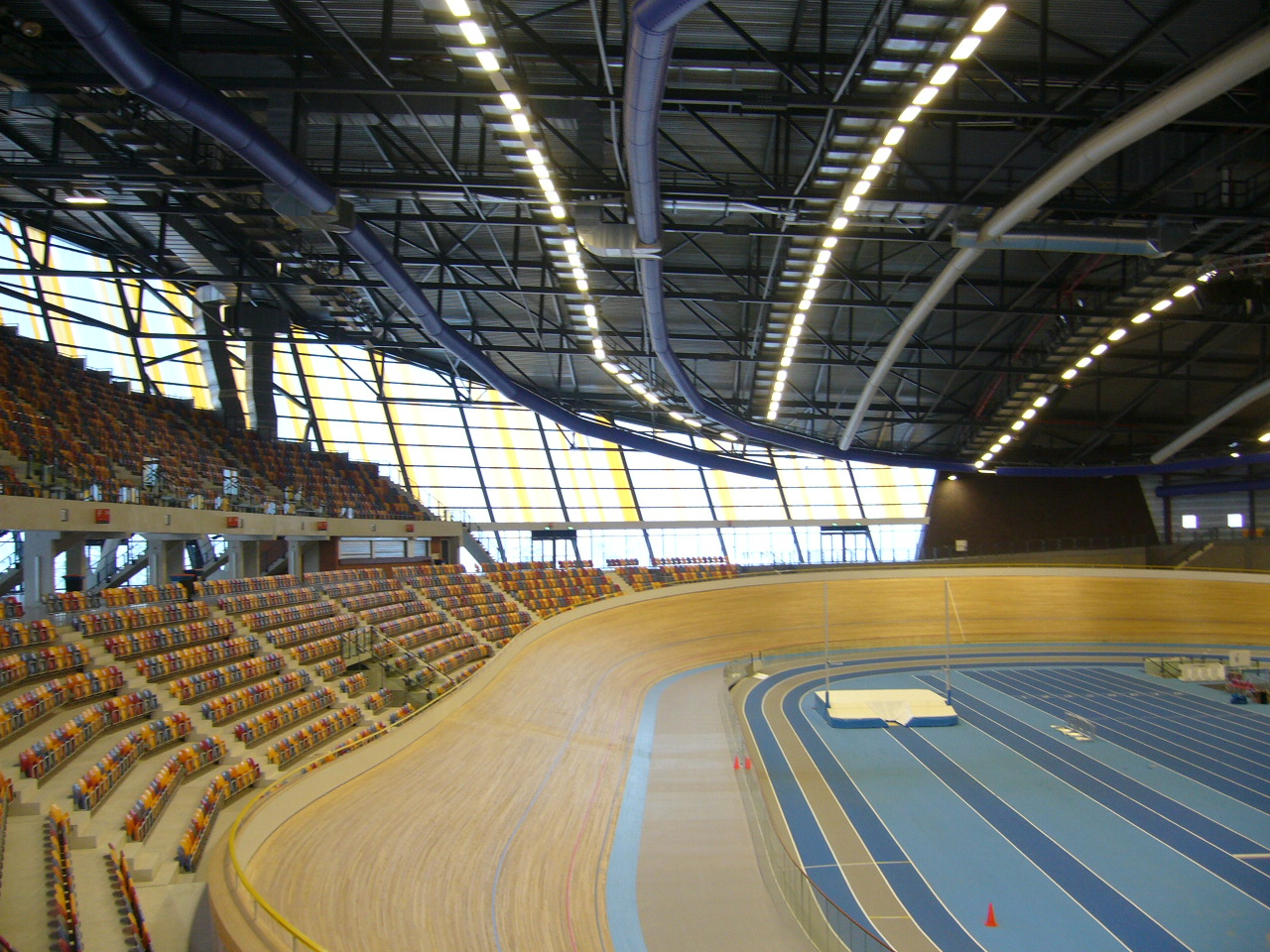 Gallery of Round Facade at Omnisport Arena Apeldoorn 3