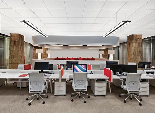 Suspended EyeLine in open office