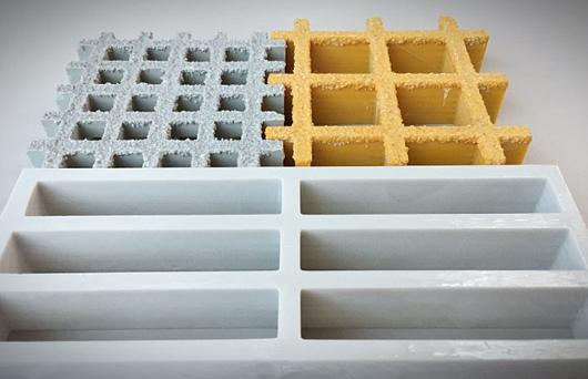 Parrillas de piso en color amarillo y gris