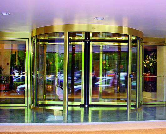 Puertas giratorias para hoteles y centros comerciales