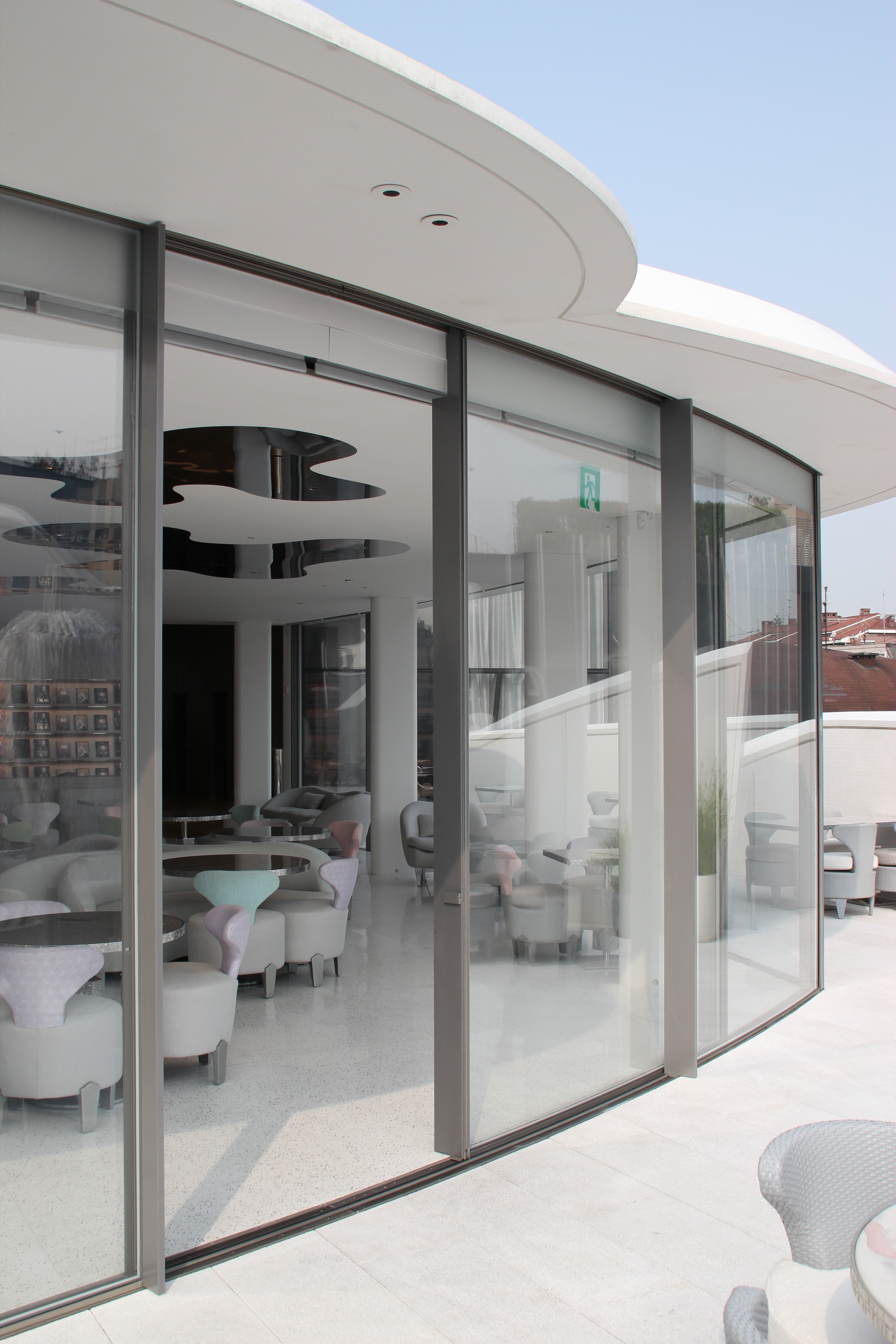 Gallery of Sliding Window - Curved - 5