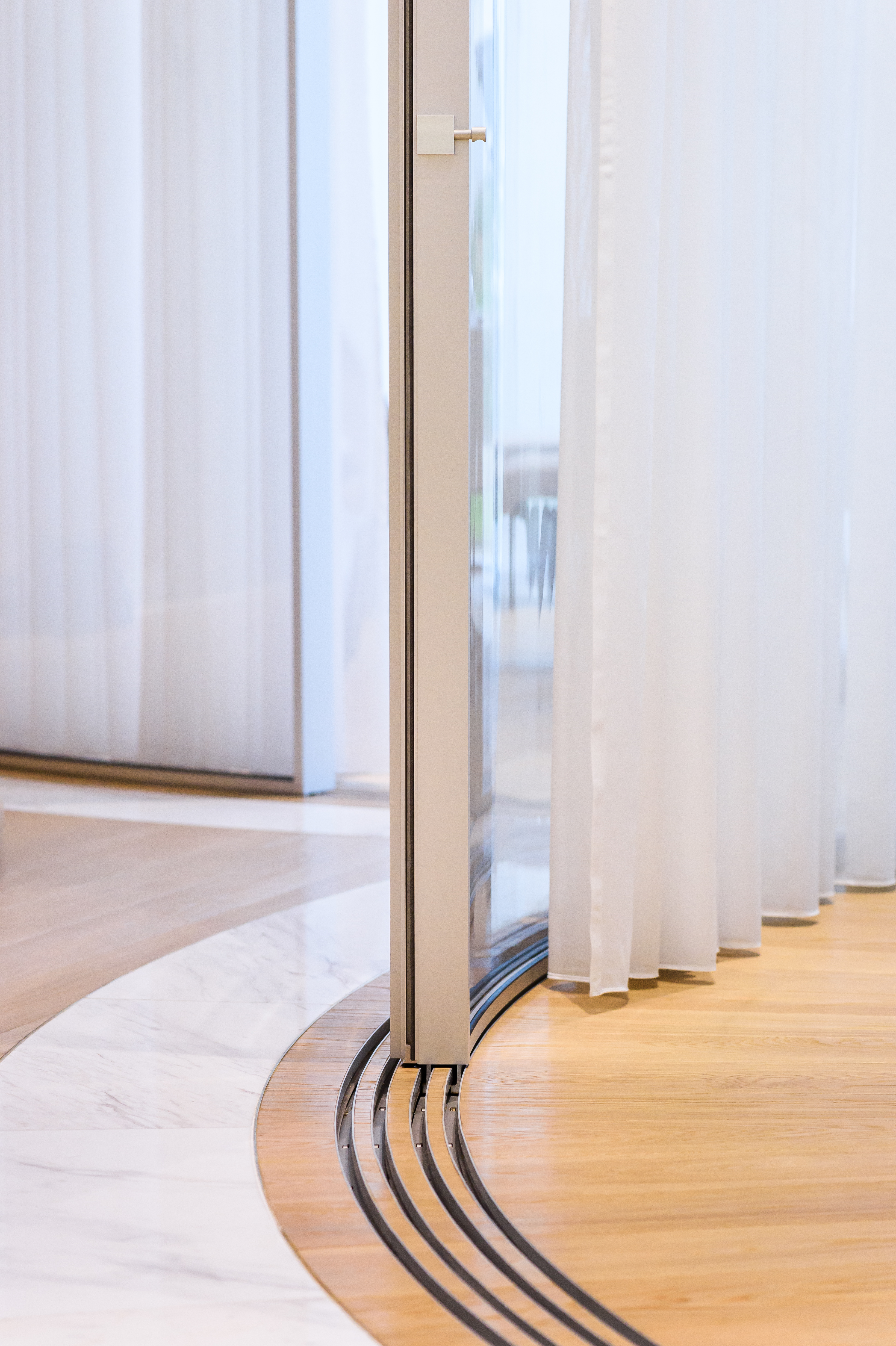 Gallery of Sliding Window - Curved - 3