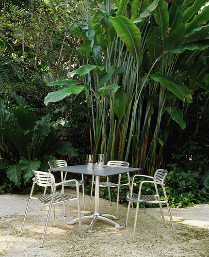 Sillas de comedor exterior de Knoll