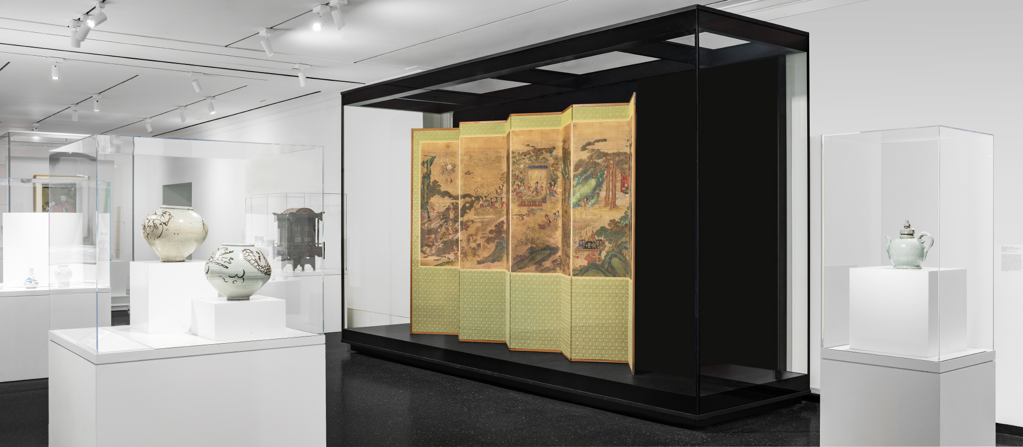 Gallery of Display Cases in Brooklyn Museum - 4