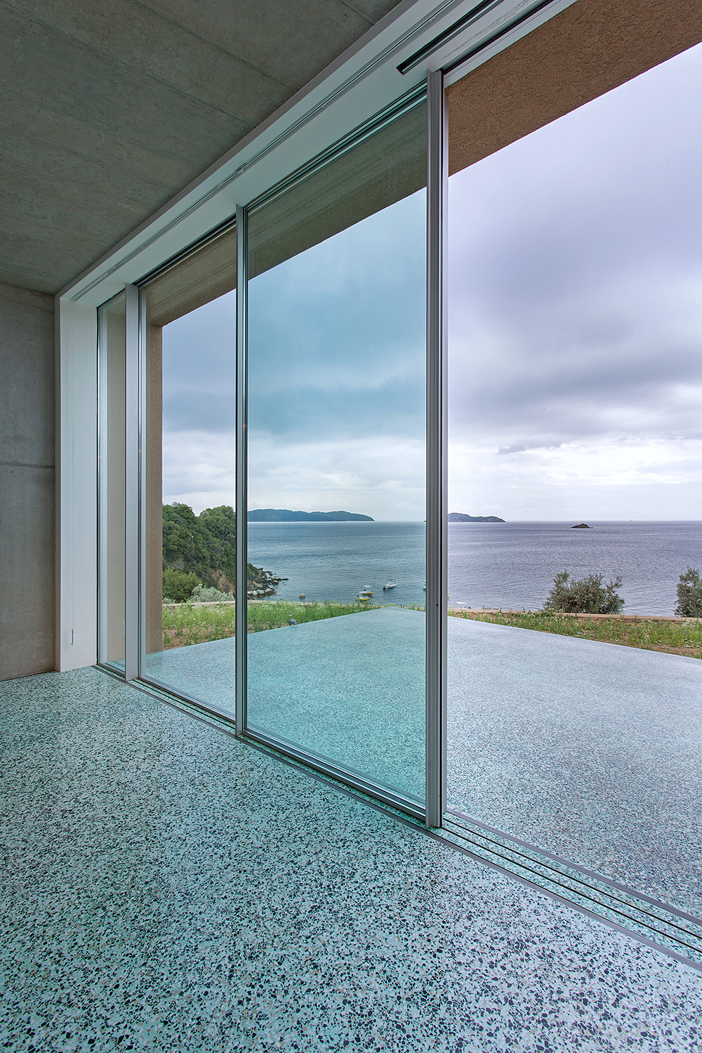 Gallery of Minimalist Window - ah! Invisible Frame - 5