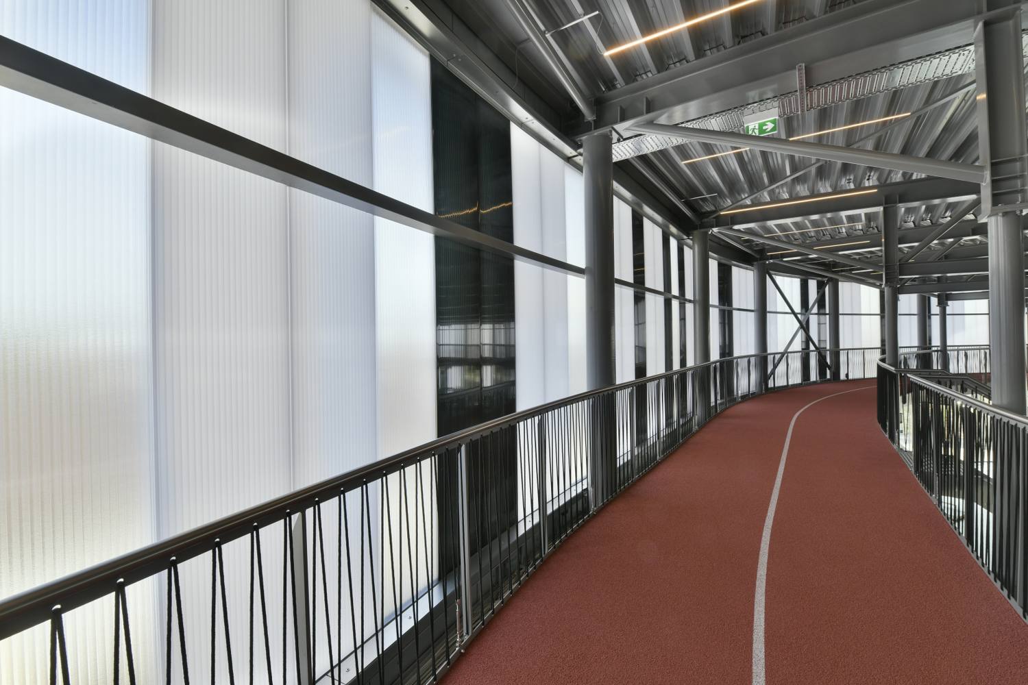 Translucent Facade in Diez Arena de Rodeca