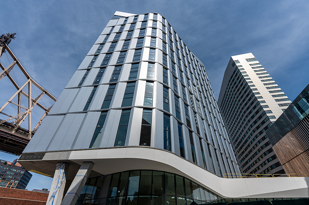 Graduate Roosevelt Island Hotel Enclosure System from Island Exterior Graduate Roosevelt Island Hotel Enclosure System from Island Exterior