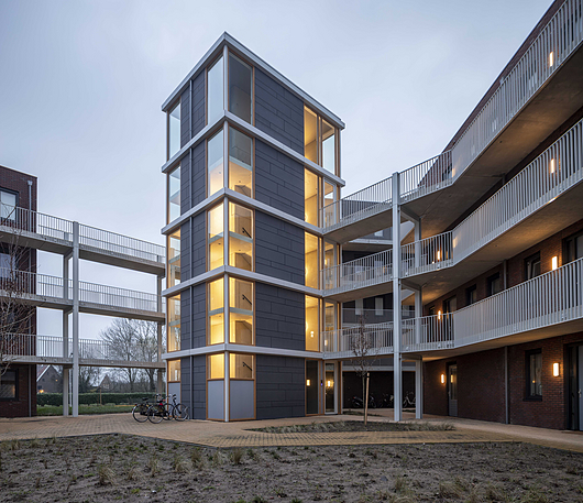 Aplicação TE 85 GRAFITE - Linha Tectiva (EQUITONE) na Torre de Elevadores em Elst (Holanda) - Projeto MAAT Architecten BNA - Frank Knoester