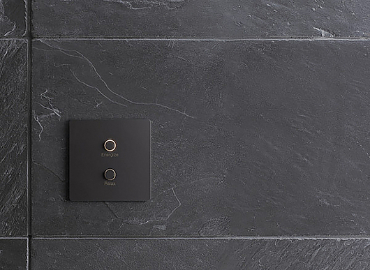 Controle de parede minimalista - Alisse | Lutron Brasil