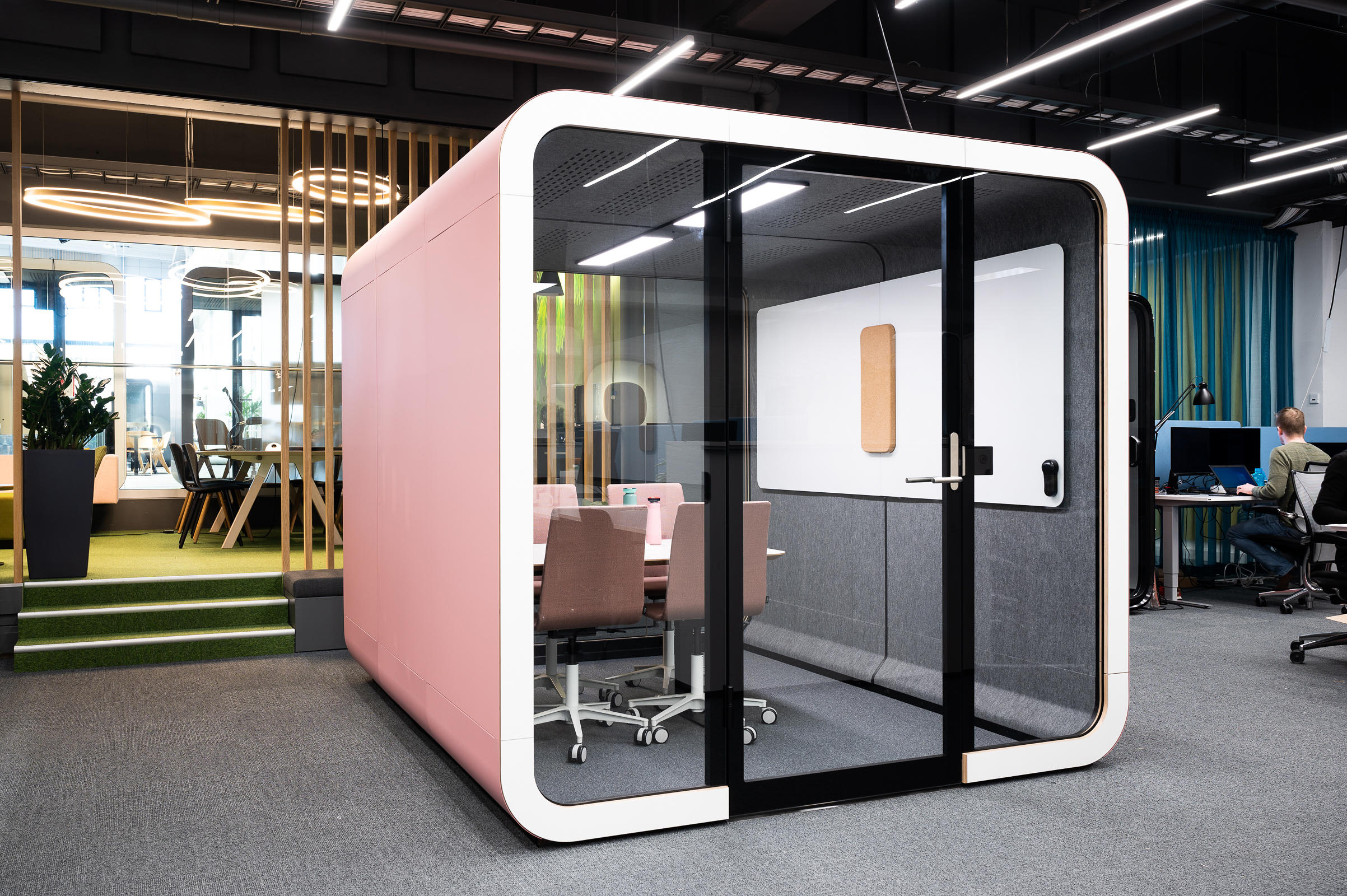 Meeting Pod - Framery 2Q - Huddle from Framery