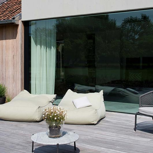 Gallery of Corner Window in Entourage Residence - 2