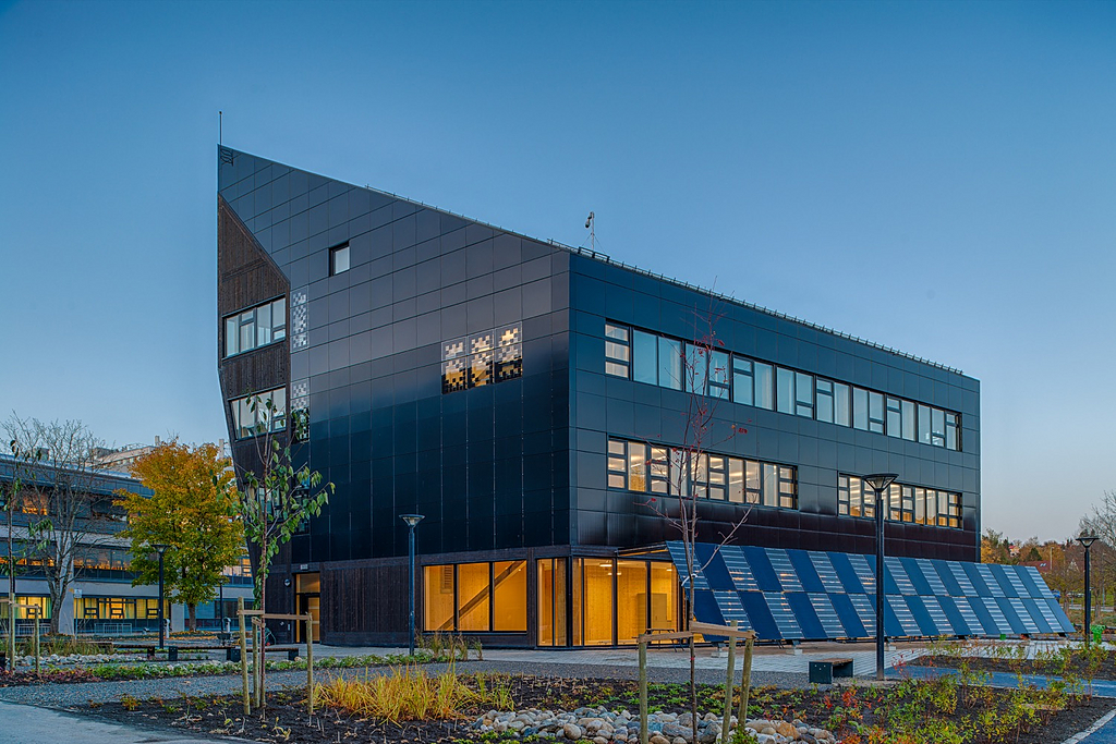 Solar Facades in ZEB FlexibleLAB from SolarLab