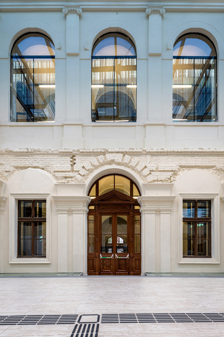 Gallery of Glass Facade in University Library - 3