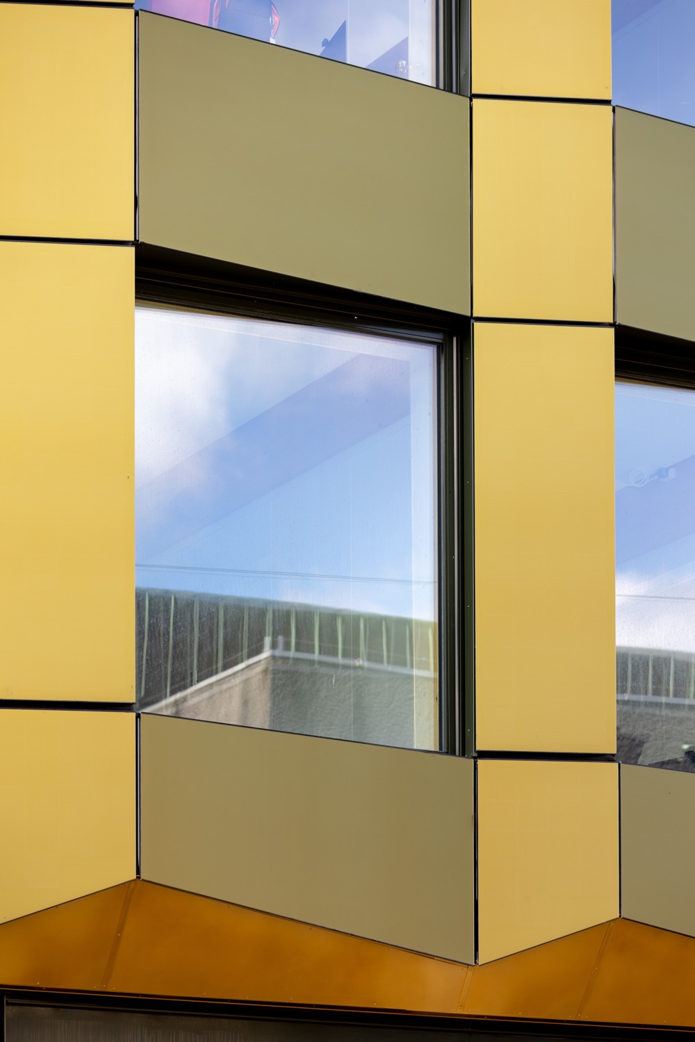 Gallery of Custom Solar Facades - Sequins - 6