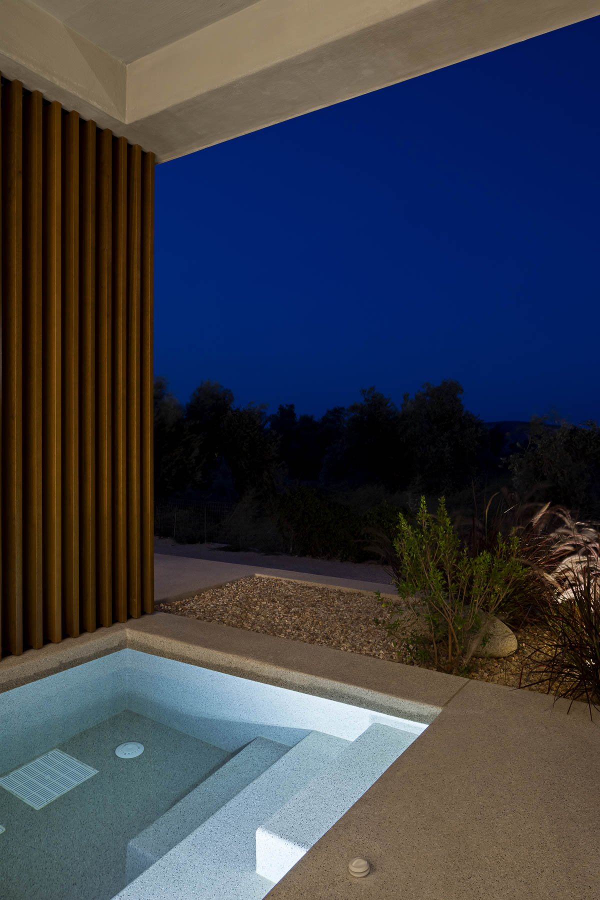 Gallery of Pebble & Micropebble Covering Systems - 8