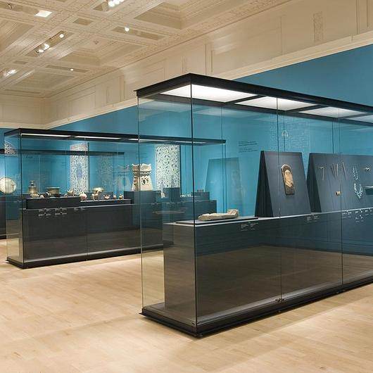 Gallery of Modular Display Case System - 1