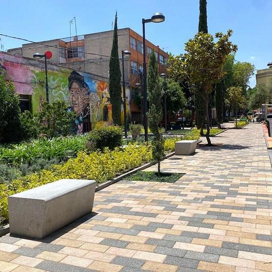 Mobiliario urbano en proyectos arquitectónicos / Basaltex