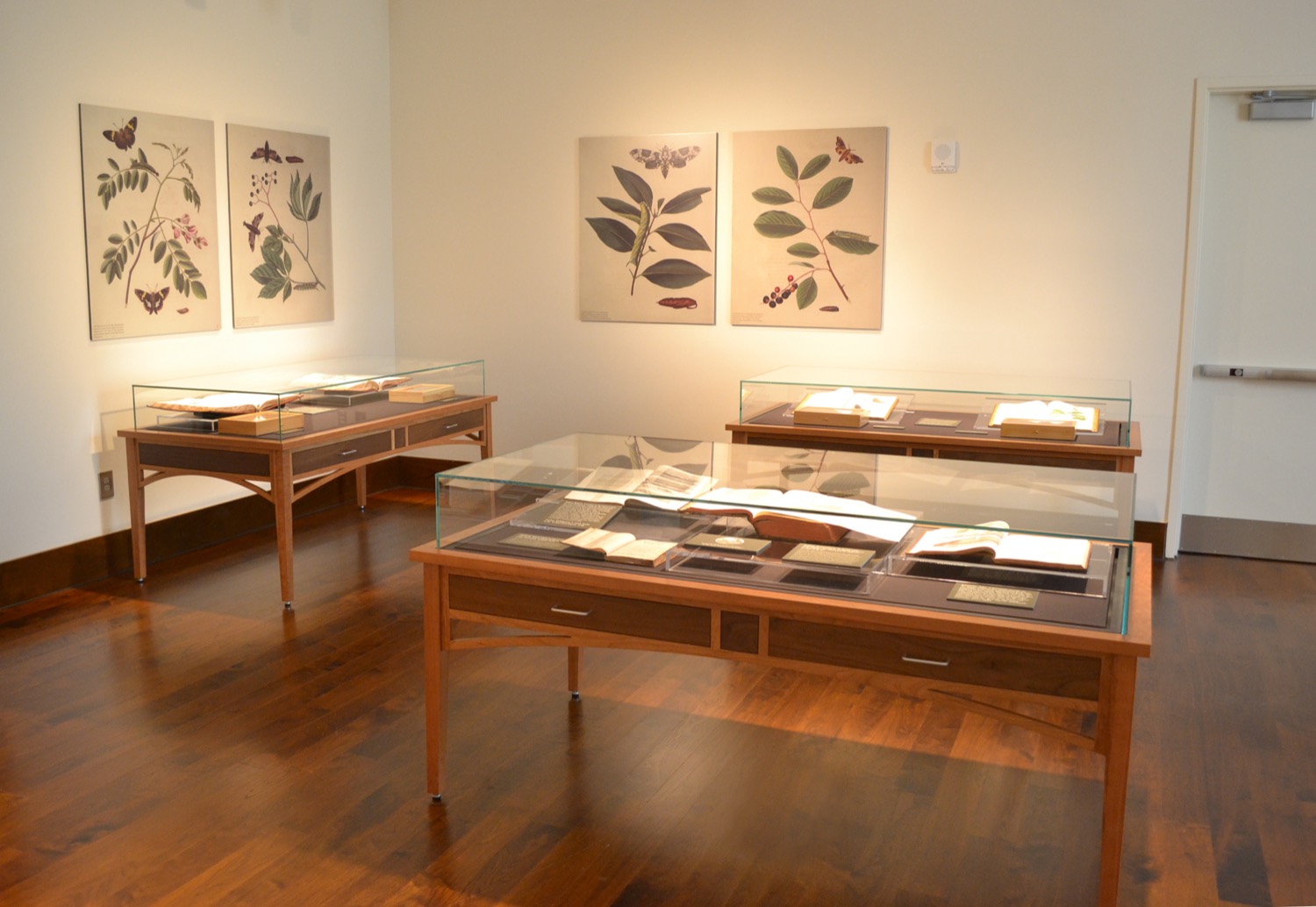 Gallery of Display Case Table on 4 Legs ZT101 6