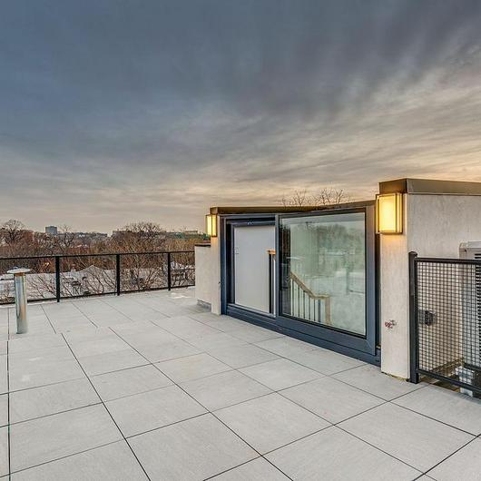 Three Wall Box Skylight / Glazing Vision