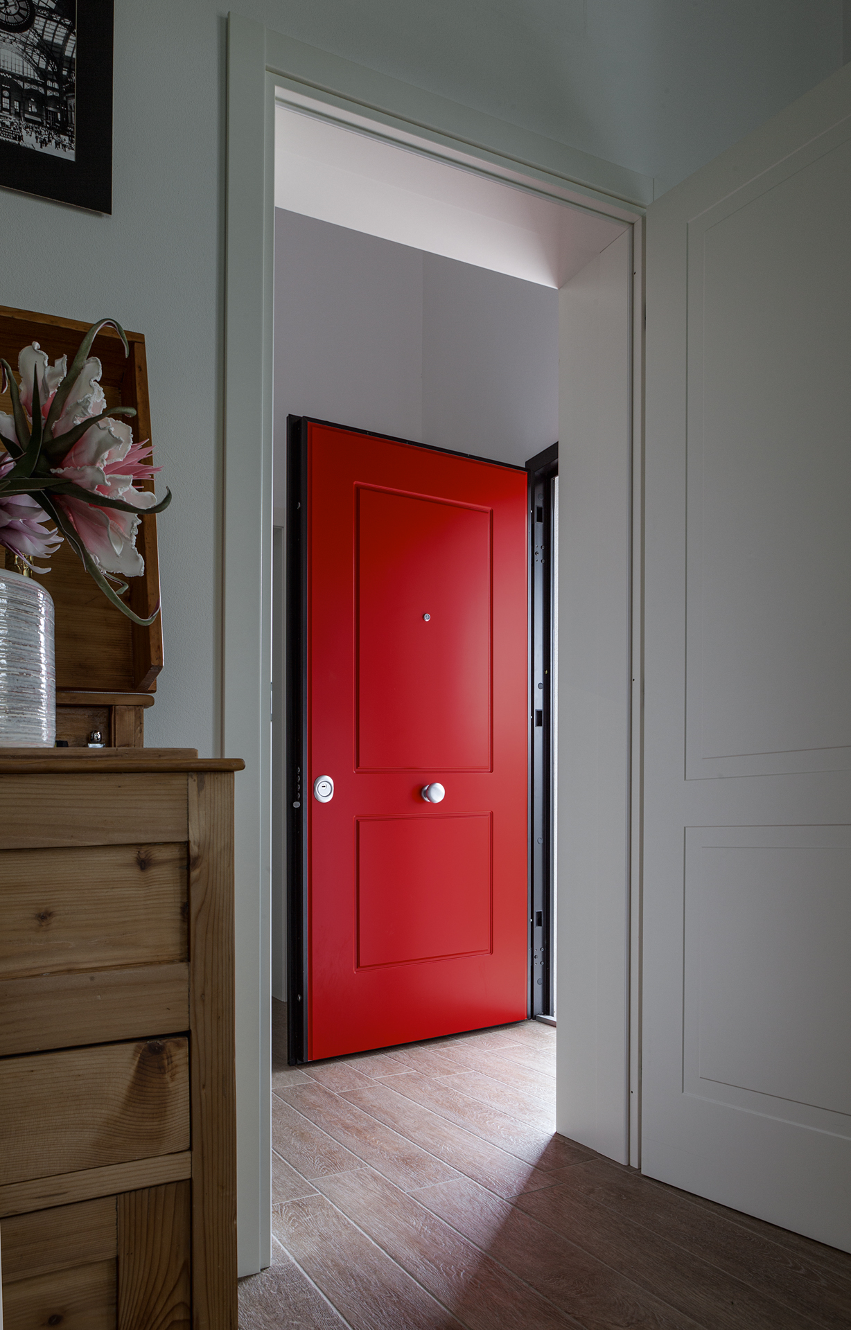 Gallery of Door with Exposed Hinges Evolution 7