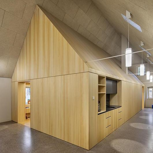 Luxury Green Penthouse Apartment With Railroad Tie Installed Wall Section And New Hydraulic Roof Window photo