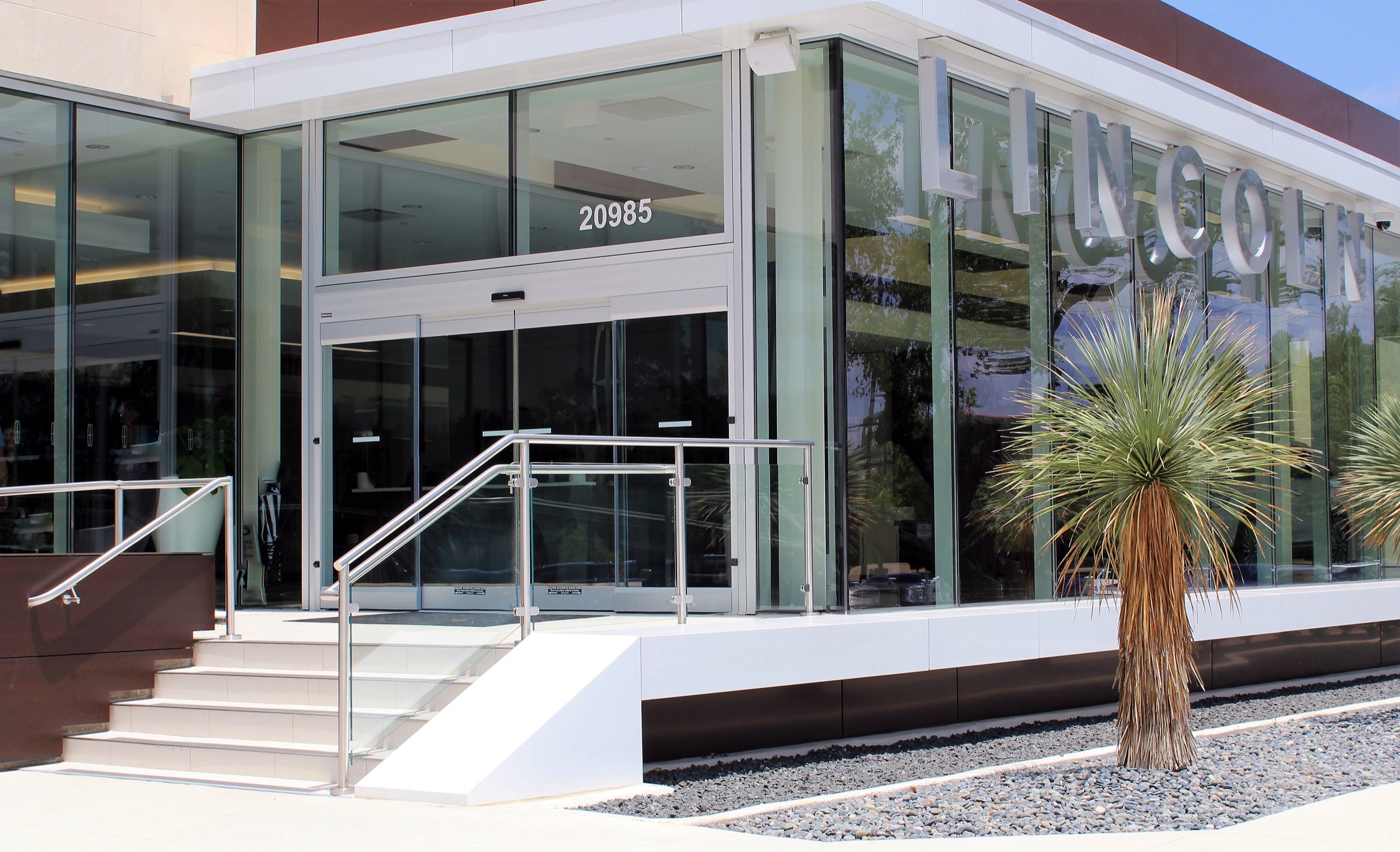 Gallery of Hollaender® Railings in Retail Applications 2