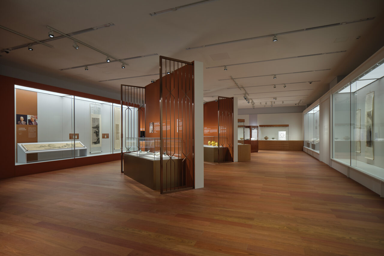 Gallery of Display Cases in the Hong Kong Palace Museum 5