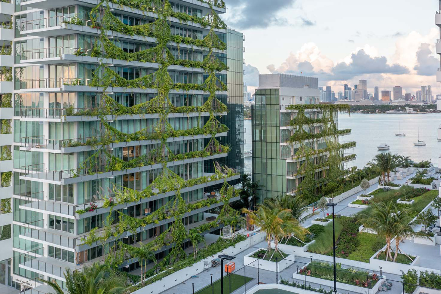 Gallery of Six Ways a Greening Improves Architecture - 1
