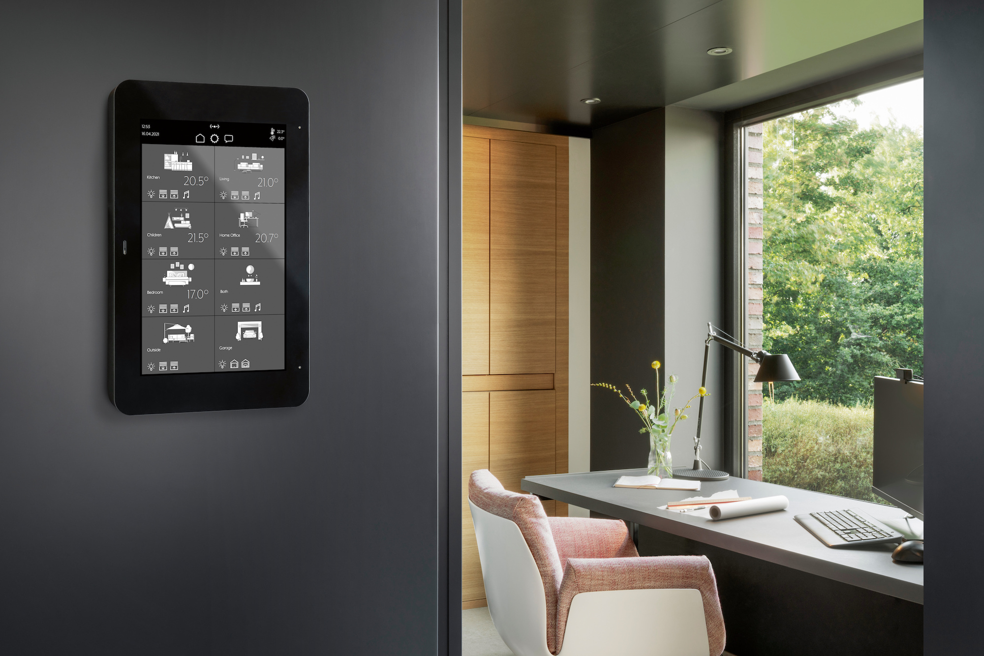 Wireless Home Control - Smart Panel 8 from JUNG