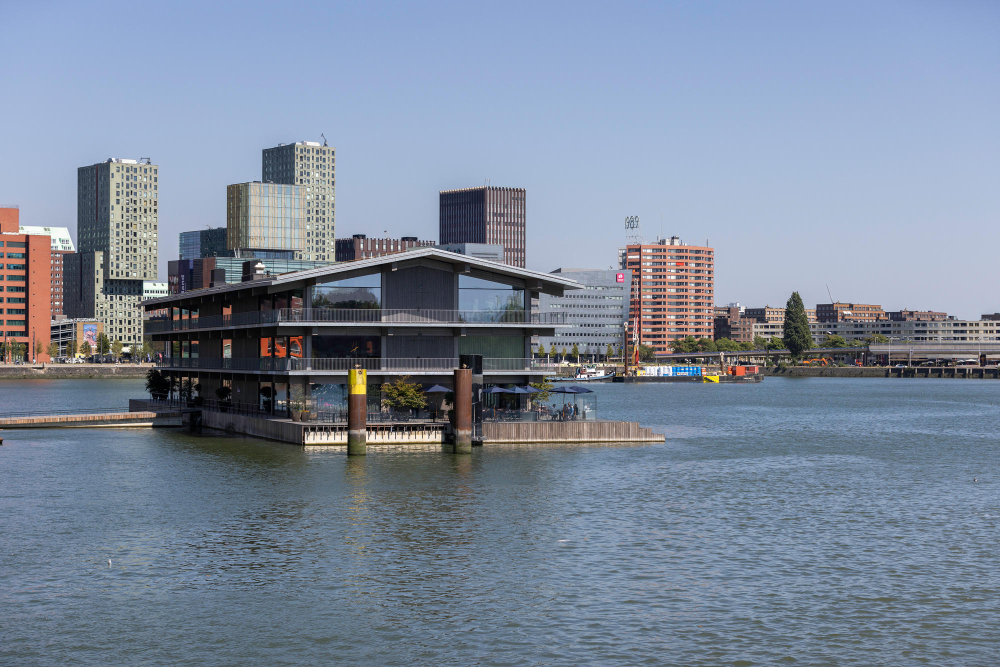 Floating Office Block Gallery of Bi-Folding Doors in Floating Office Rotterdam - 3