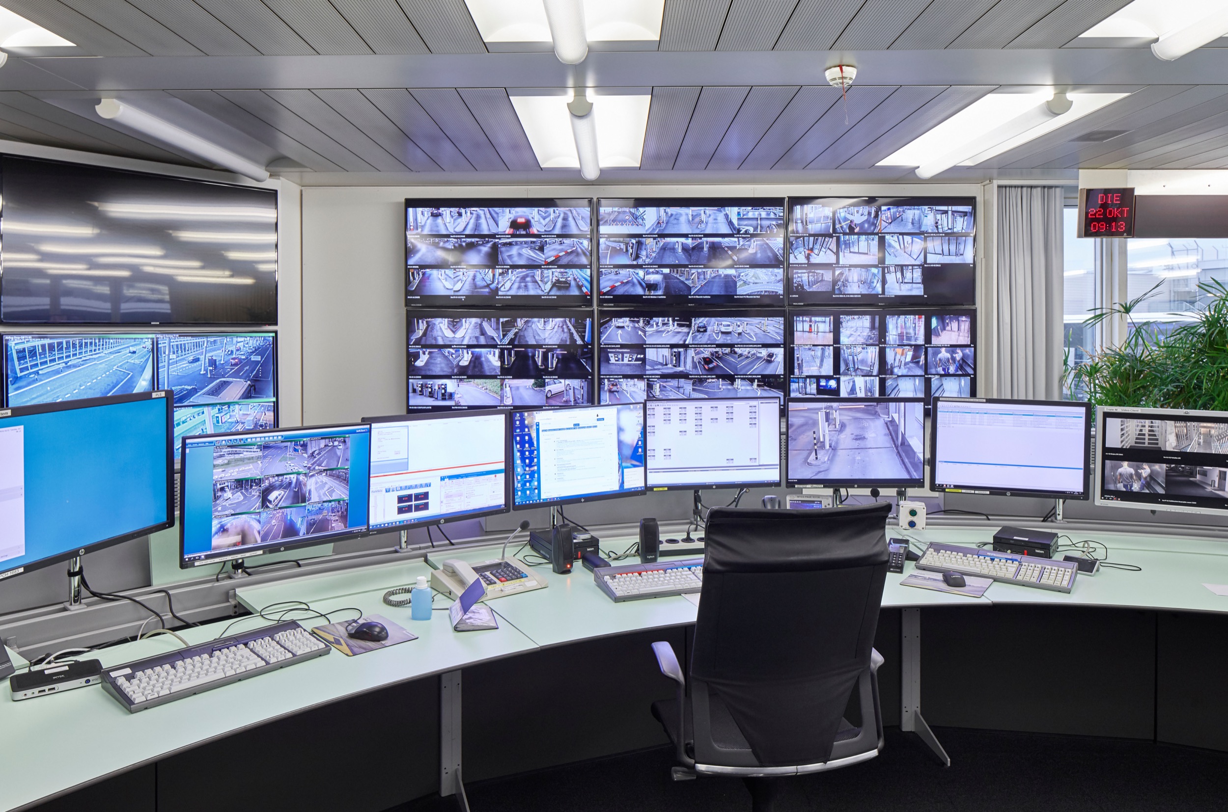 Gallery of Security Systems in Zurich Airport 17