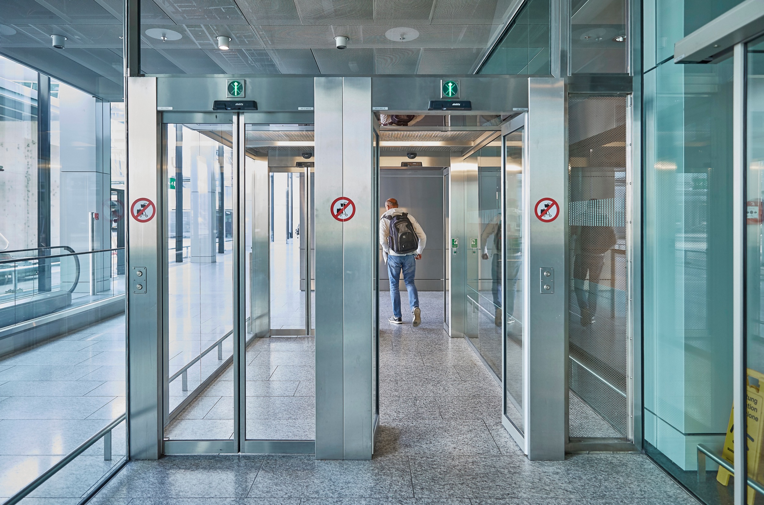 Gallery of Security Systems in Zurich Airport 15