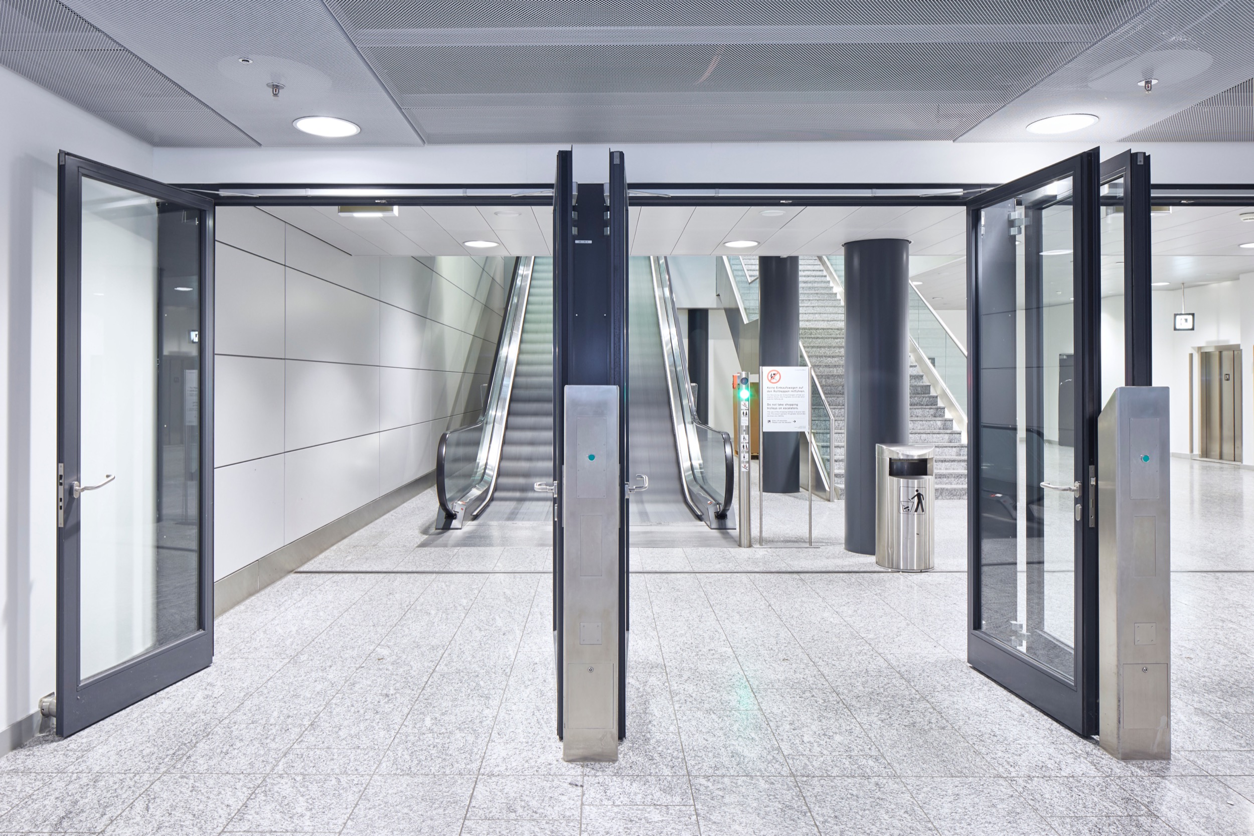 Gallery of Security Systems in Zurich Airport 10