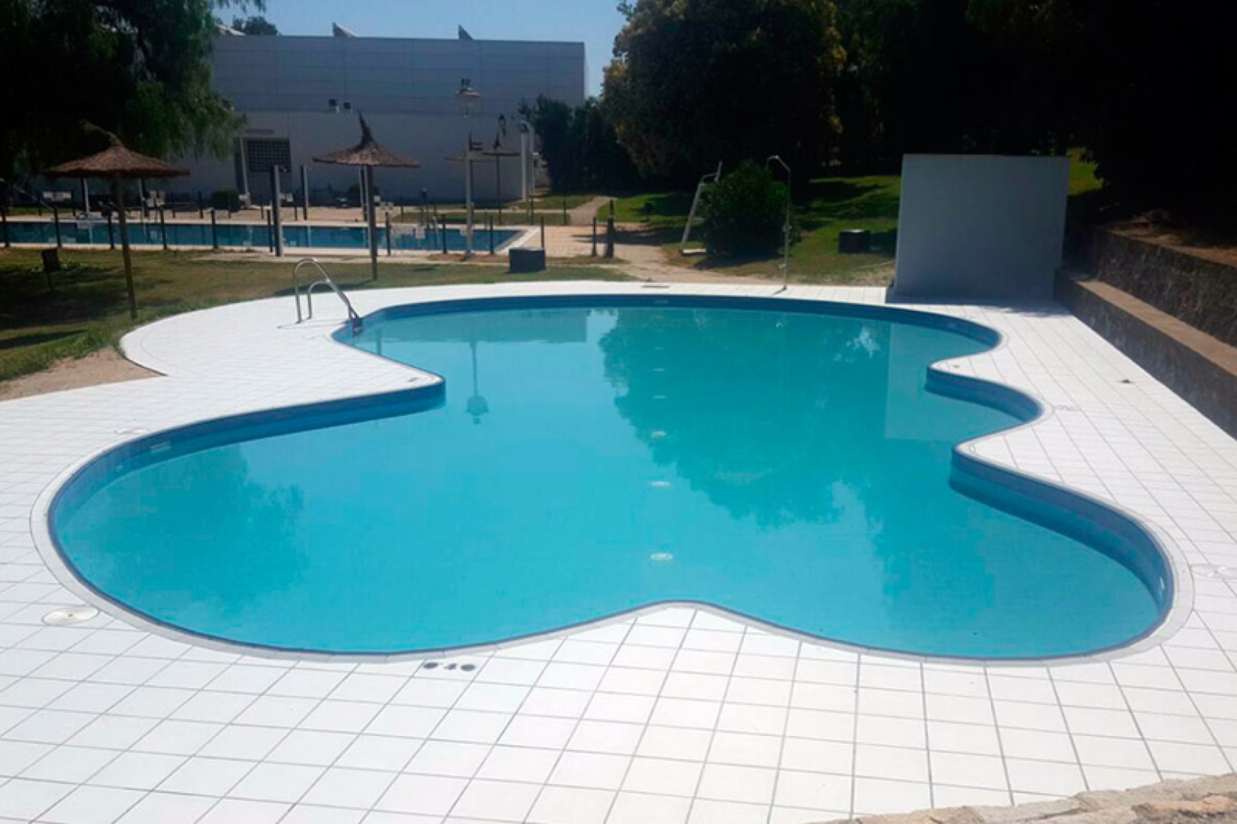 Gallery of Technical Flooring in Public Pools Projects - 17