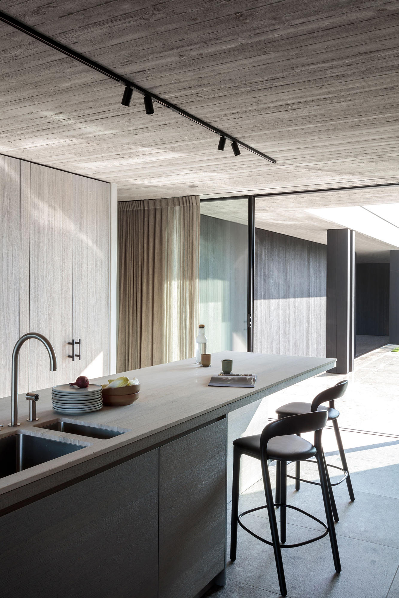 Gallery of Sliding and Fixed Windows in Villa RS - 7