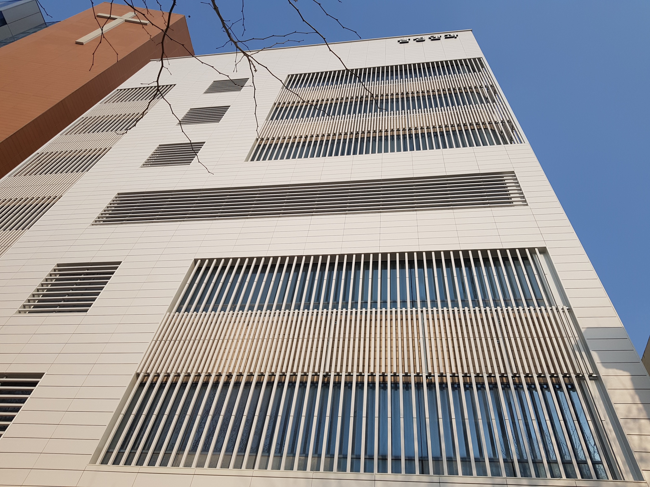 Gallery of Special Ceramic Facade Pieces - Ceramic Sunscreens - 8