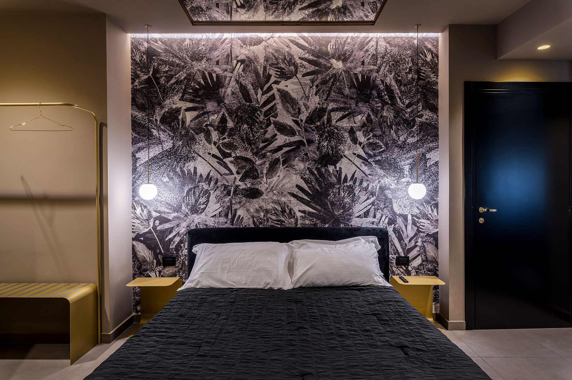 Gallery of Wallpaper and Panels in Gold Suite & SPA - 2