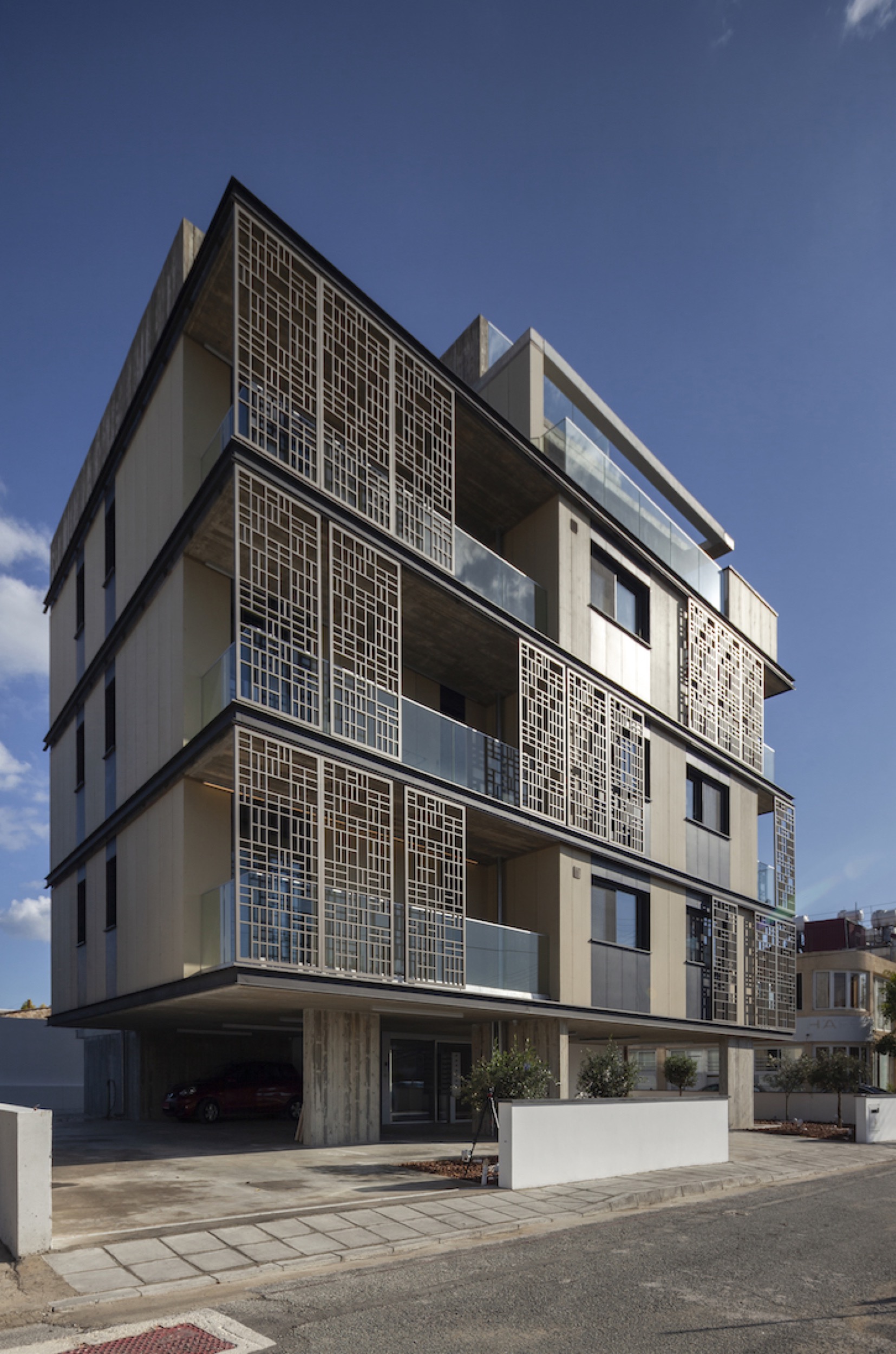 Gallery of Sliding Shading System in Cedars Oasis LCA - 3