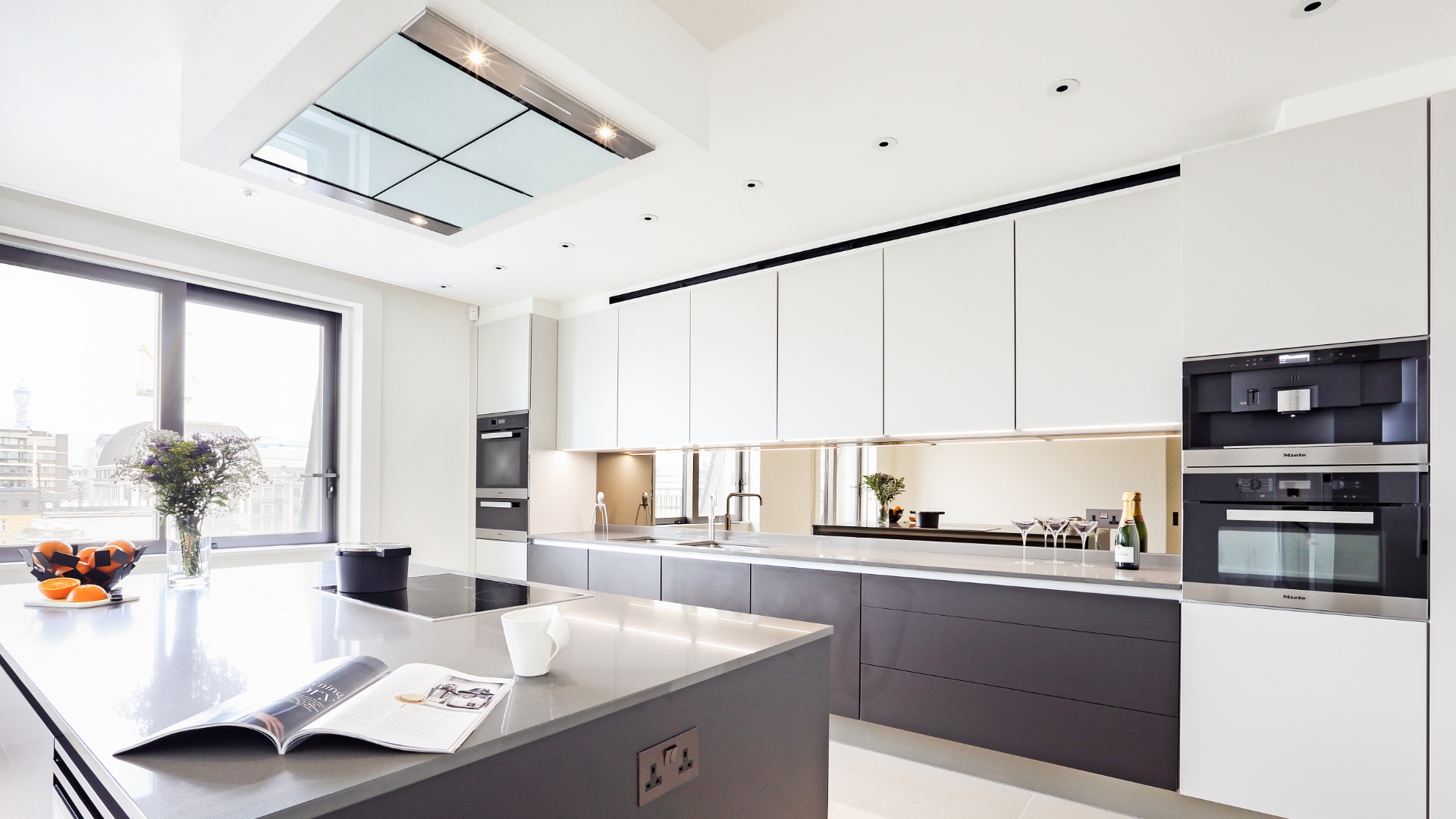 Линейная кухня фото в интерьере Линейная кухня фото в интерьере