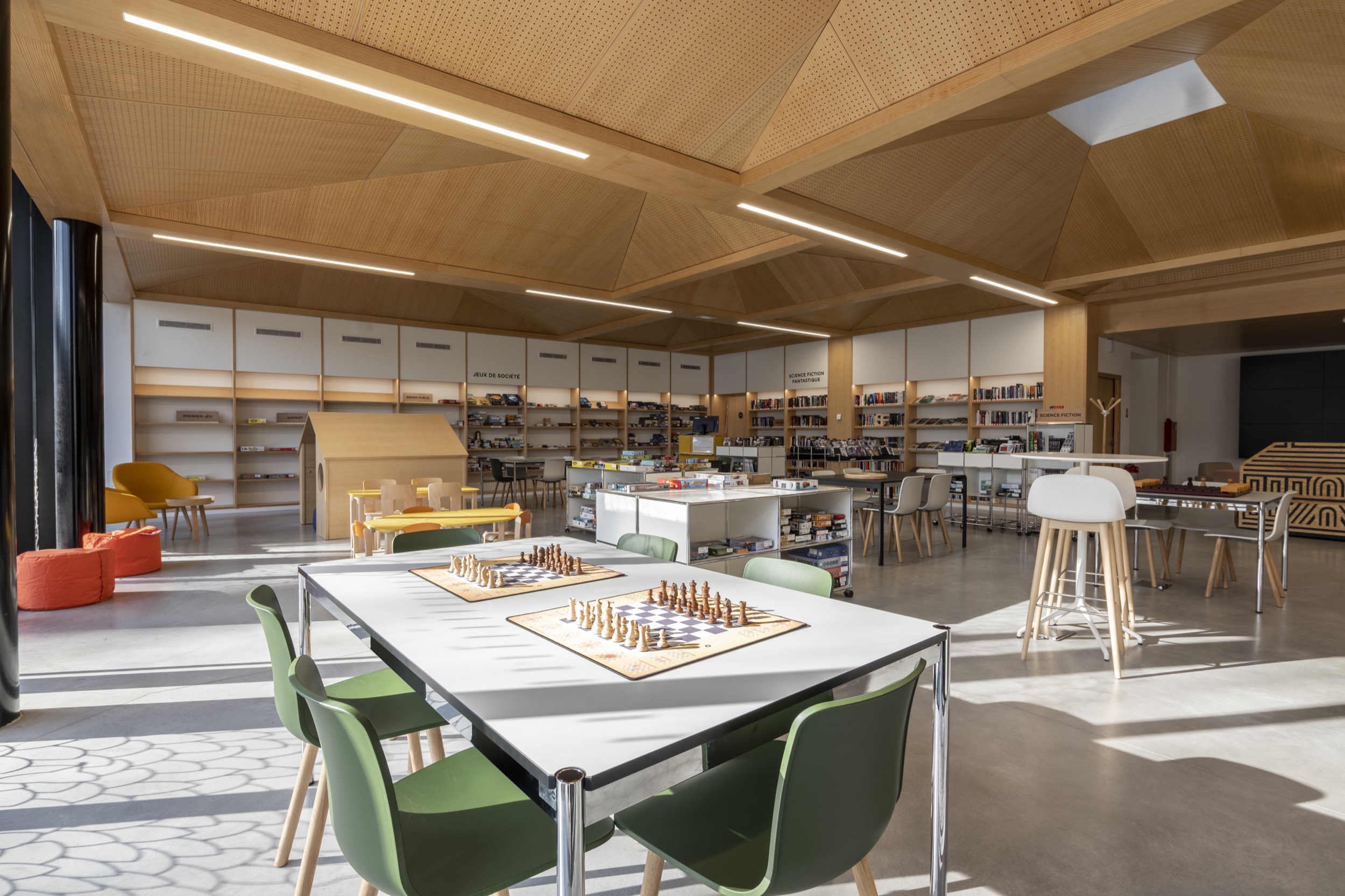 Gallery of Tables - USM Haller - 4
