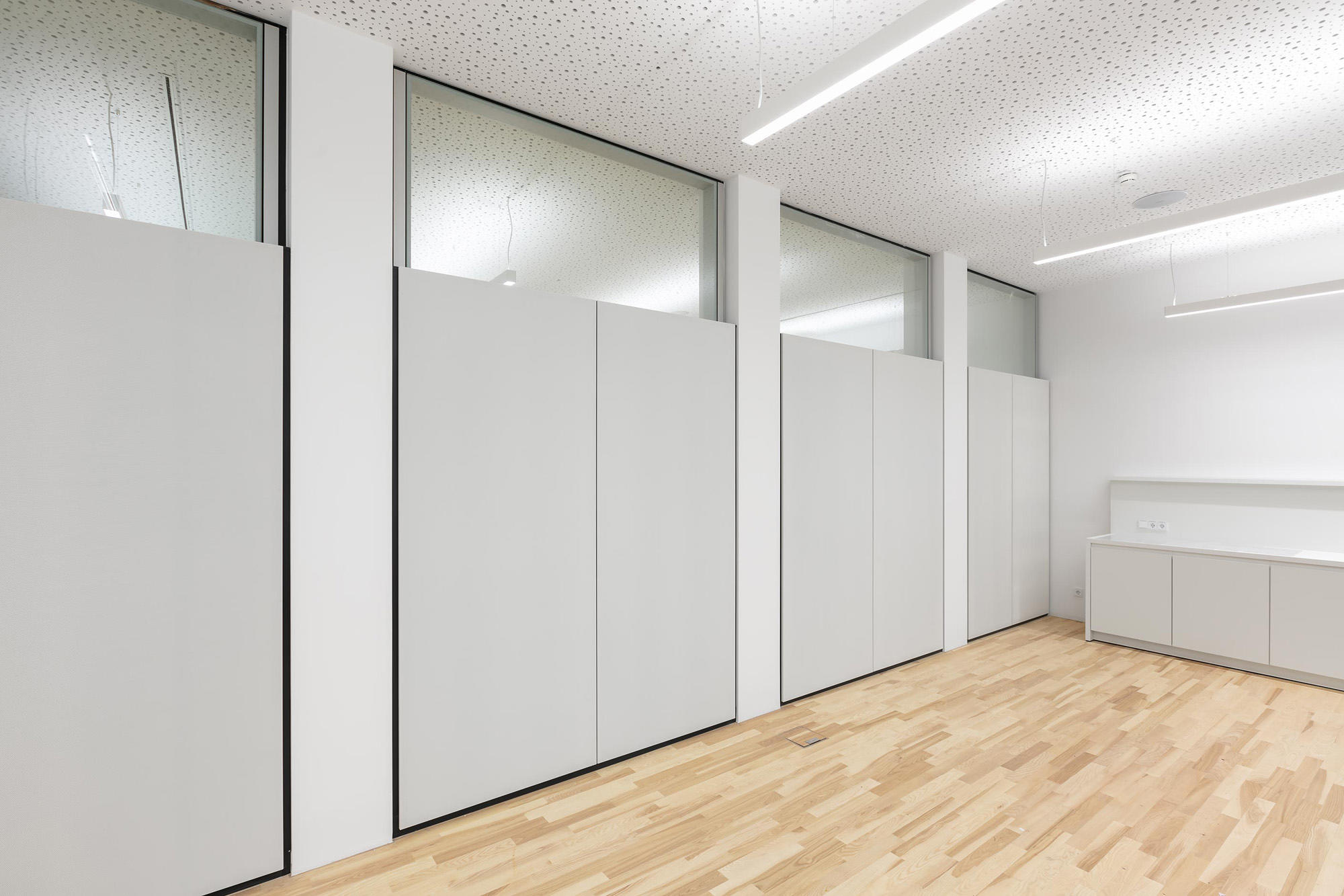 Gallery of Wall Partition System in Jewish Museum - 7