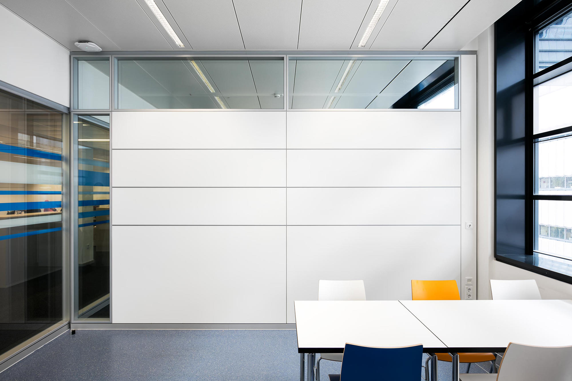 Gallery of Wall Partition System in Laboratory Building - 4