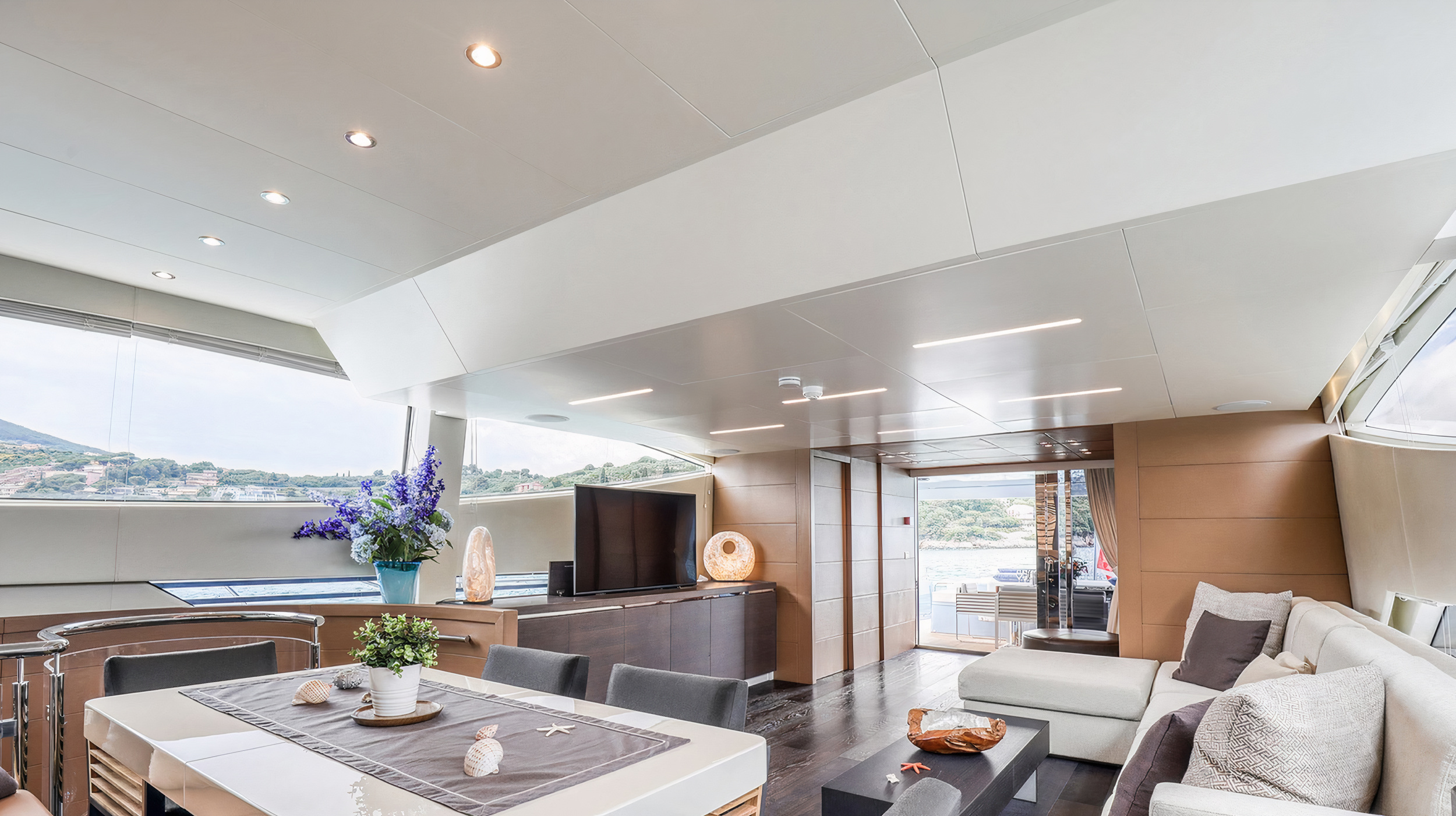 Gallery of Exterior Furniture in Motor Yacht 55FIFTYFIVE 2