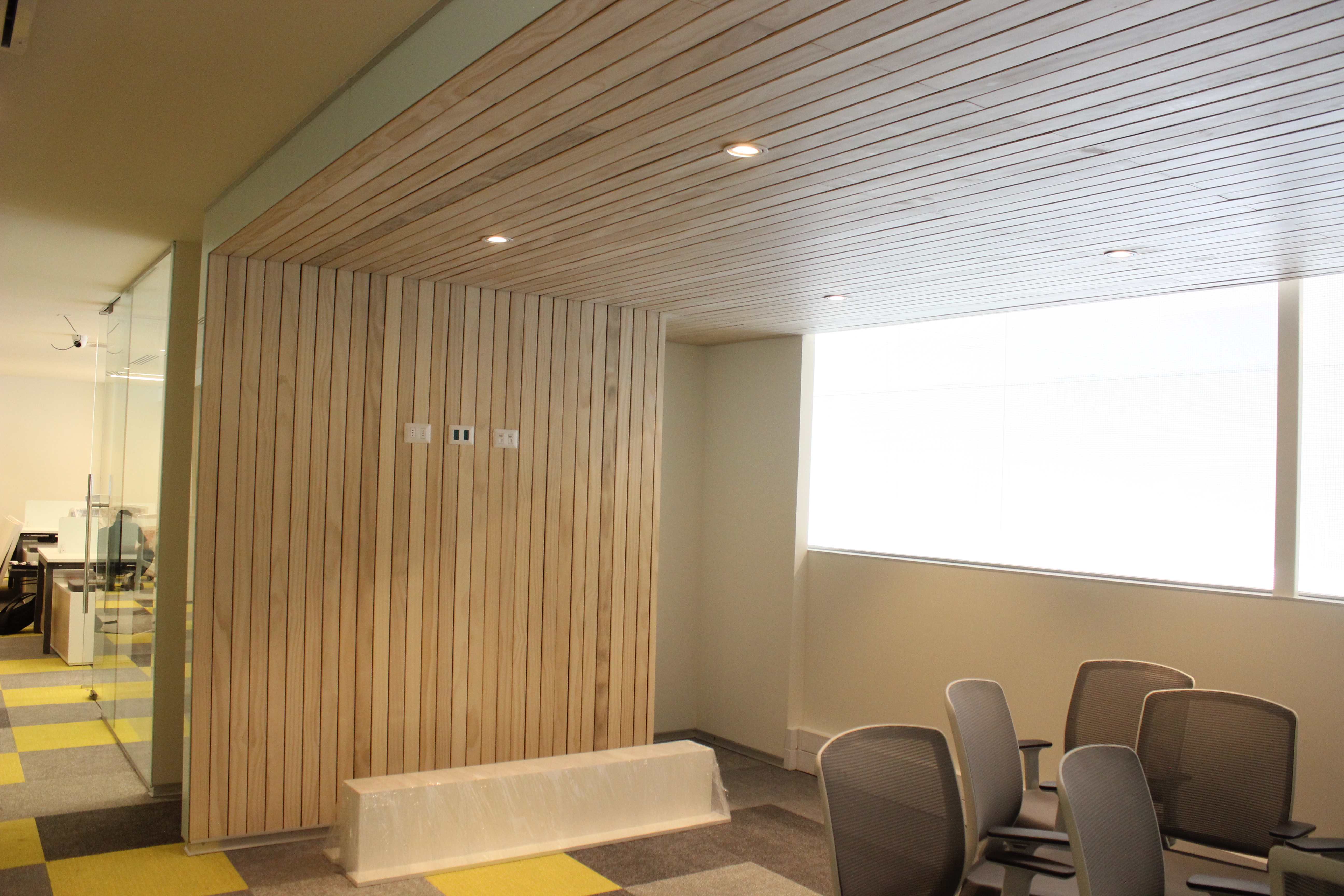 Revestimientos de madera para cielos interiores de Leaf