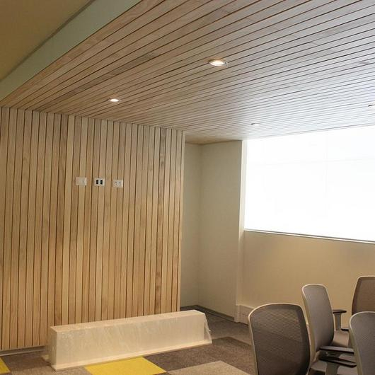 Revestimientos de madera para cielos interiores de Leaf