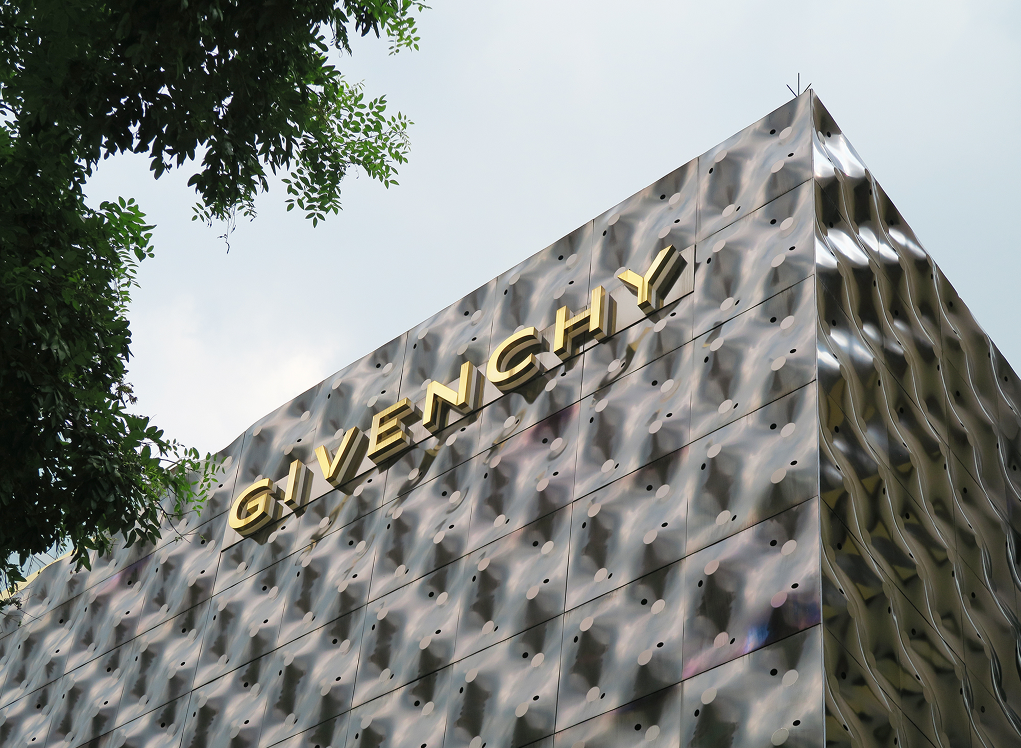 Gallery of Steel Facade for Flagship Store in Seoul - 4