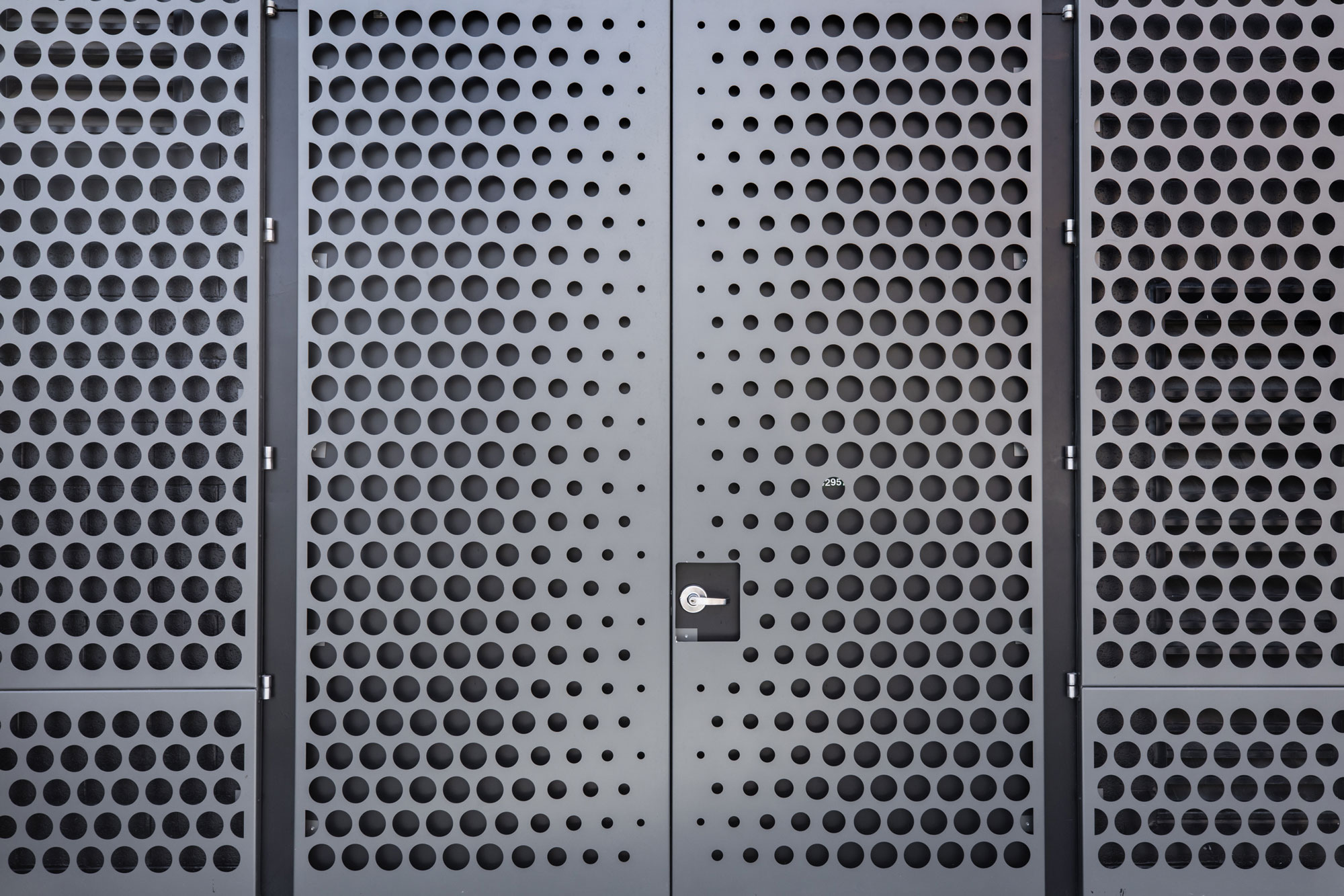 Gallery of Gate & Mechanical Screen - 9