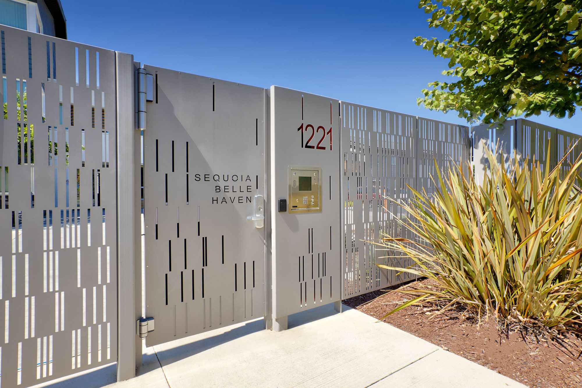 Gallery of Gate & Mechanical Screen - 8