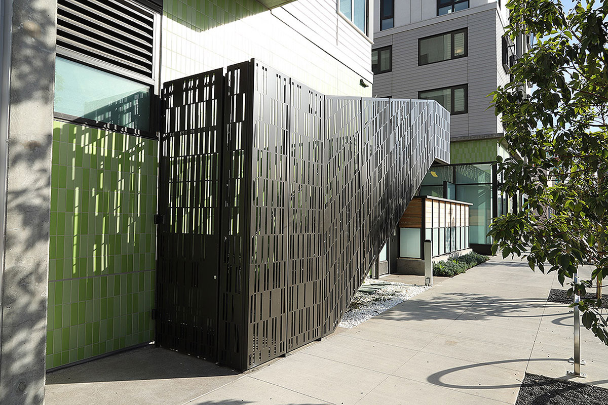 Gallery of Gate & Mechanical Screen - 7